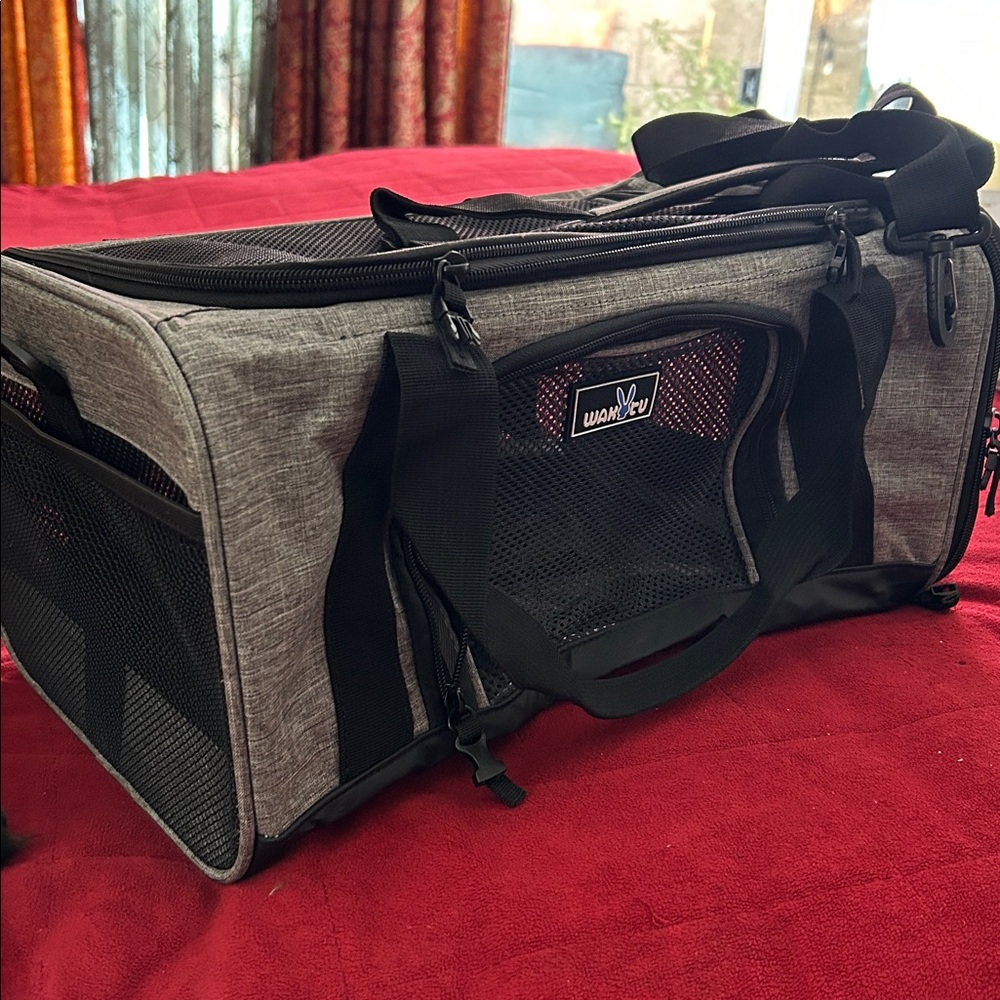 Wagwear Gray and Black Pet Carrier